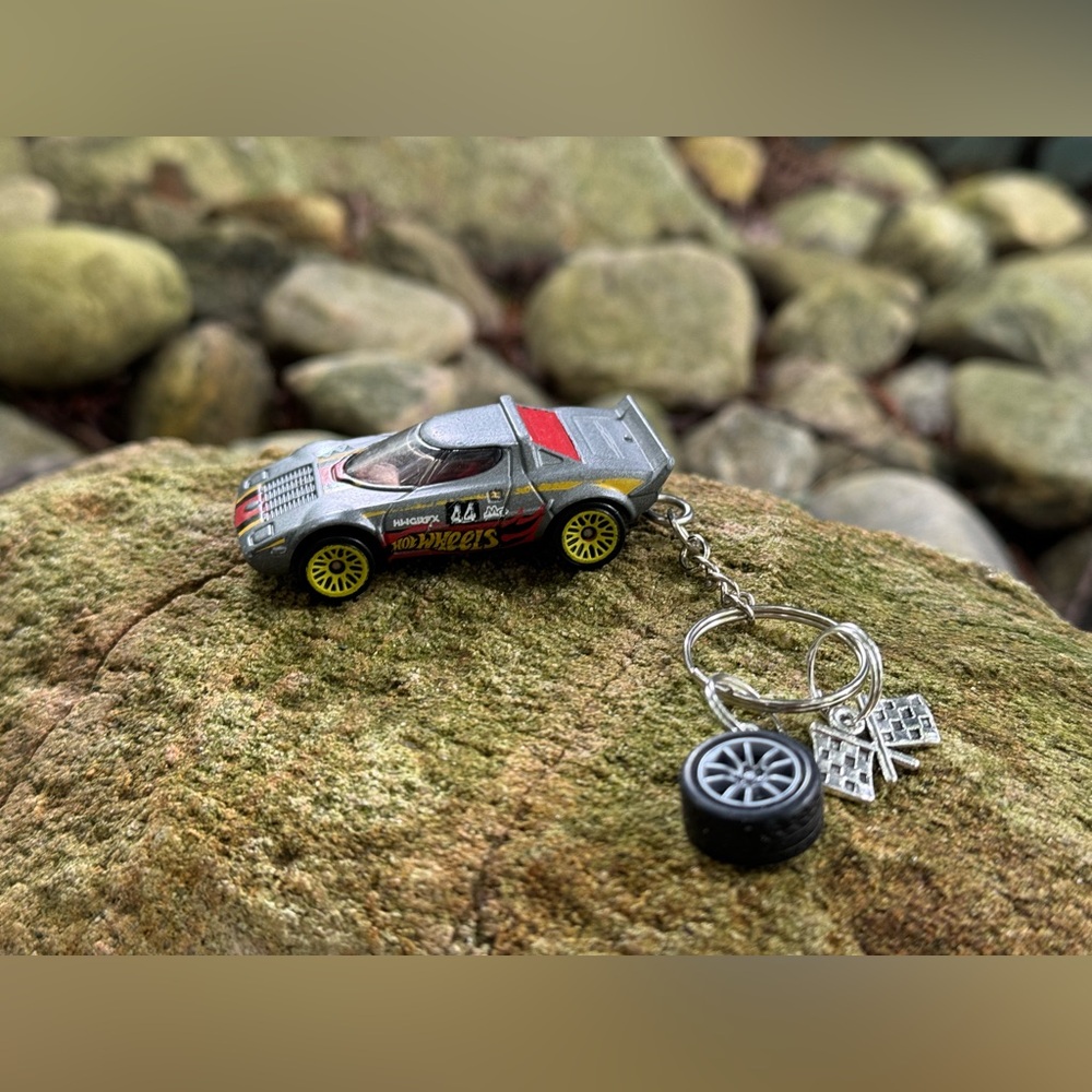 Hot Wheels 2014 lancia stratos Car Keychain